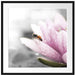 süße Biene auf Seerosenblüte Passepartout Quadratisch 70x70