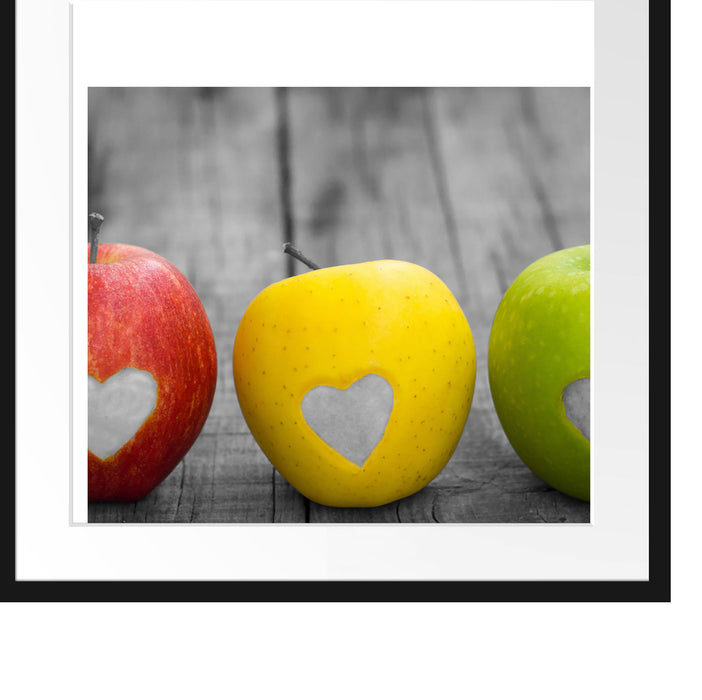 Herzäpfel auf Holztisch Passepartout Quadratisch 55x55