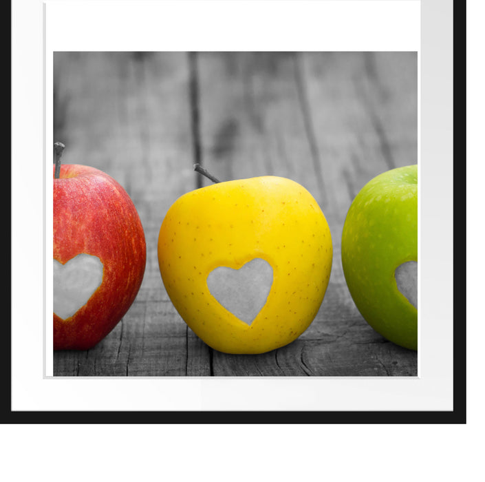 Herzäpfel auf Holztisch Passepartout Quadratisch 70x70