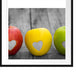 Herzäpfel auf Holztisch Passepartout Quadratisch 70x70