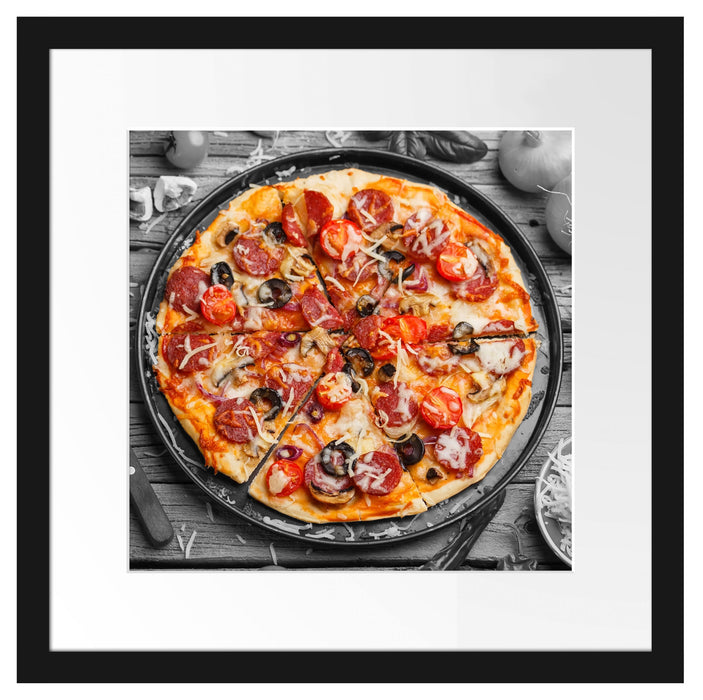 Pizza auf Pizzablech Passepartout Quadratisch 40x40