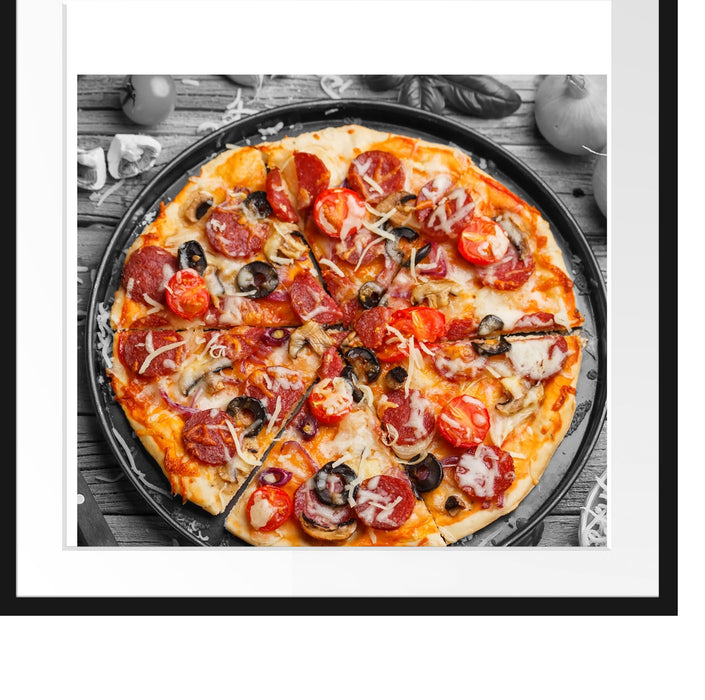 Pizza auf Pizzablech Passepartout Quadratisch 70x70