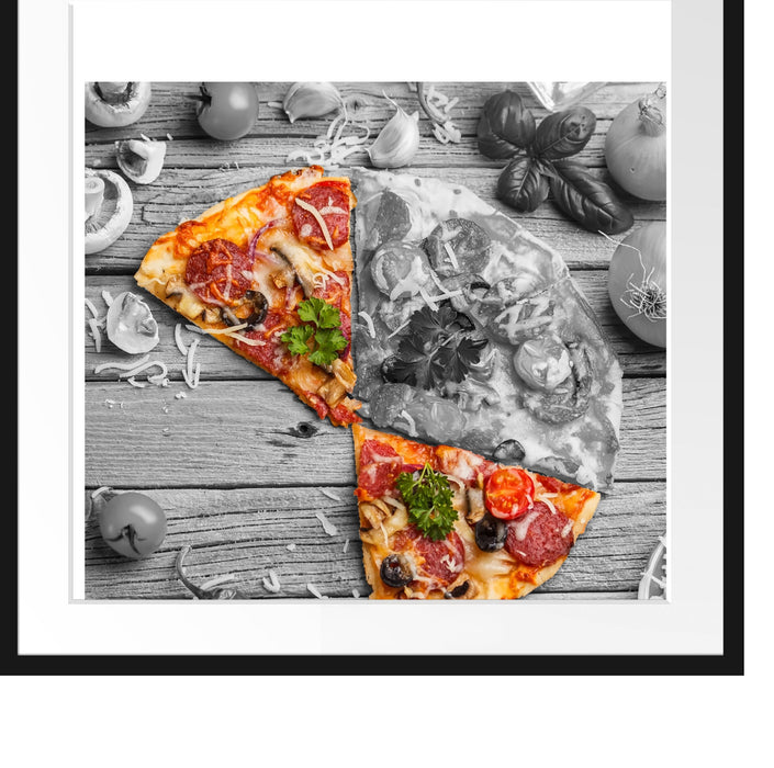 Pizza auf Holztisch Passepartout Quadratisch 70x70