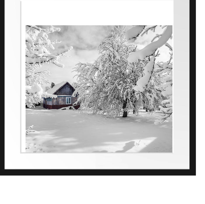 Hütte in schöner Winterlandschaft Passepartout Quadratisch 55x55