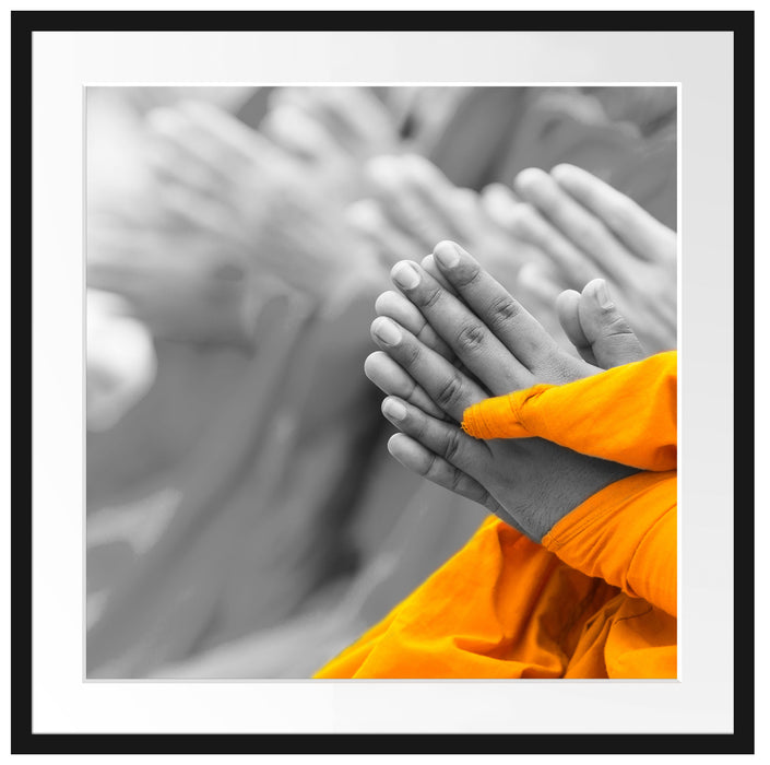 betende Mönche in Tibet Passepartout Quadratisch 70x70