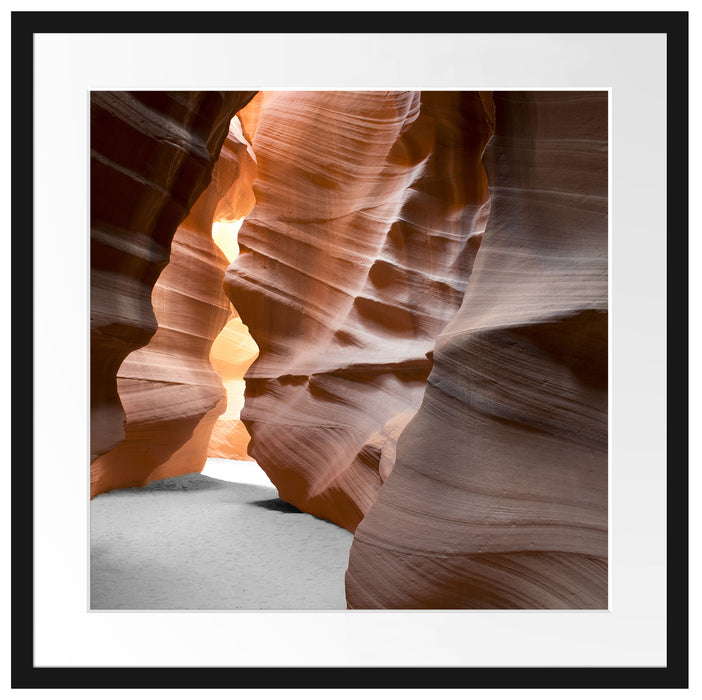 Durchgang im Antelope Canyon Passepartout Quadratisch 55x55