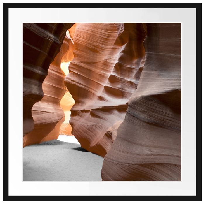 Durchgang im Antelope Canyon Passepartout Quadratisch 70x70