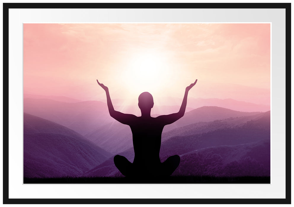 Pixxprint Yoga in den Bergen, im Galerie-Passepartout Bilderrahmen