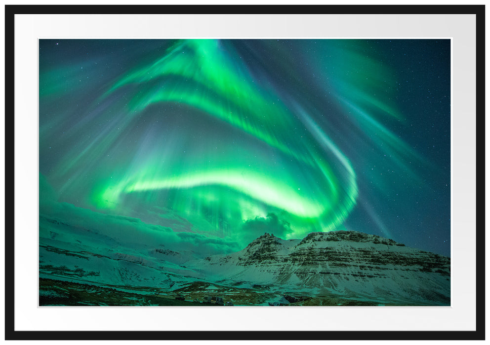 Pixxprint Nordlichter über Island, im Galerie-Passepartout Bilderrahmen
