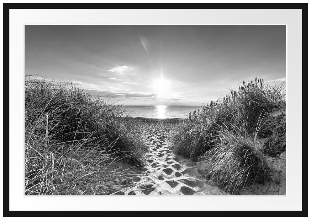 Pixxprint der Weg ins Meer Kunst B&W, im Galerie-Passepartout Bilderrahmen