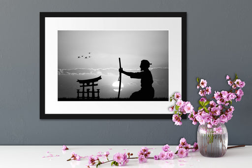 Samurai-Meister vor Horizont Passepartout Wohnzimmer