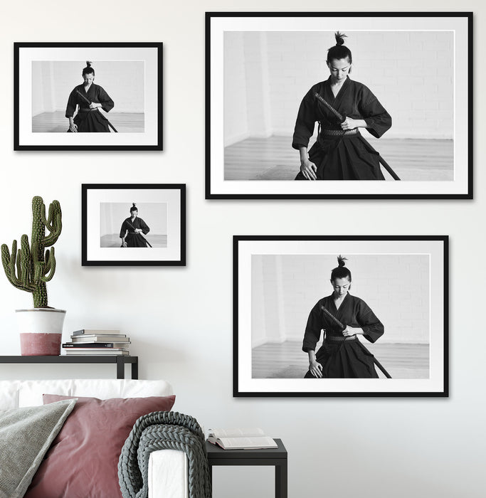 stolze Samurai-Kriegerin Kunst B&W Passepartout Dekovorschlag