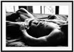 Muskulöser Mann im Bett Kunst B&W Passepartout 100x70