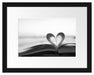 Herz aus einer Buchseite Passepartout 38x30