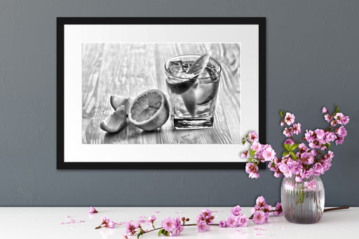 Gin Tonic Shot mit Zitronen Passepartout Wohnzimmer
