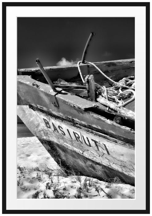 Pixxprint Boot am Strand, im Galerie-Passepartout Bilderrahmen