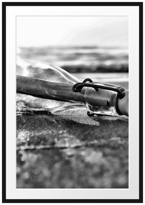 Pixxprint Flaschenpost am Strand, im Galerie-Passepartout Bilderrahmen