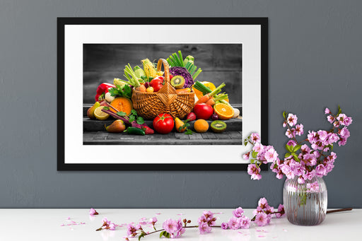 Frisches Obst und Gemüse im Korb Passepartout Wohnzimmer