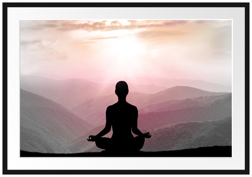 Meditierender Mensch in den Bergen Passepartout 100x70