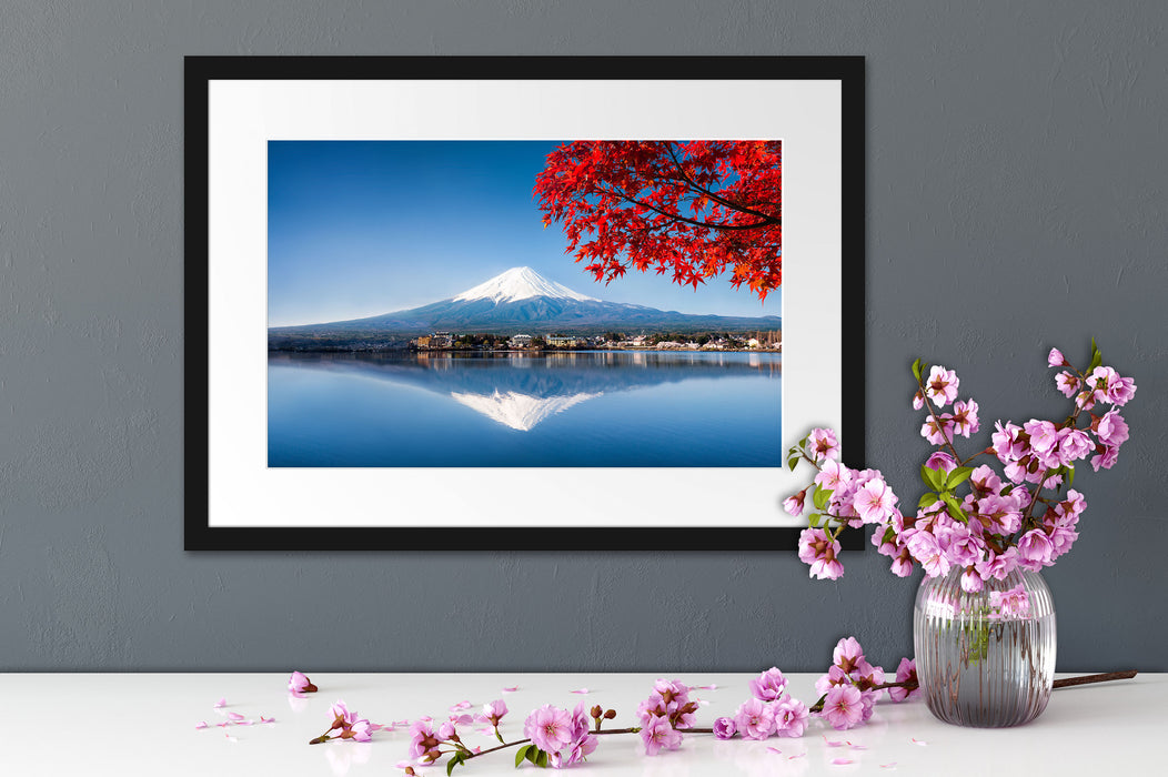Berg Fujiyama mit herbstlich rotem Baum Passepartout Detail Rechteckig
