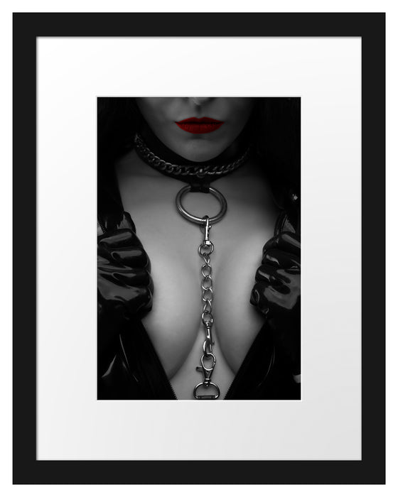 Pixxprint Strenge Domina rote Lippen mit Halsband, im Galerie-Passepartout Bilderrahmen