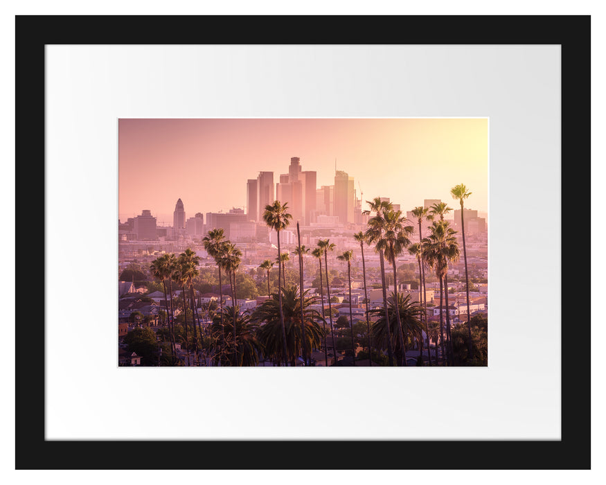 Pixxprint Palmen vor Skyline von Los Angeles, im Galerie-Passepartout Bilderrahmen