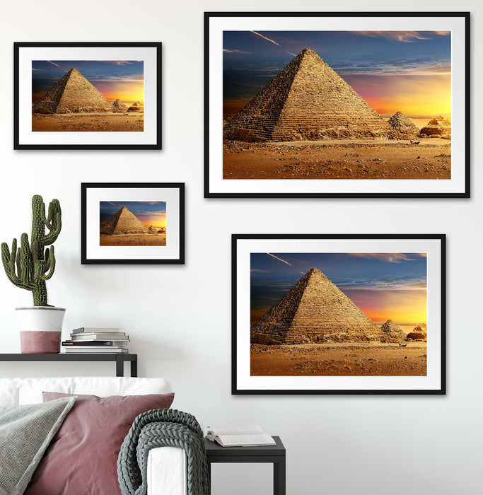 Ägyptische Pyramiden bei Sonnenuntergang Passepartout Wohnzimmer Rechteckig