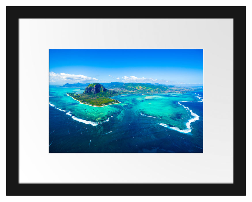 Pixxprint Blick von oben auf die Trauminsel Mauritius, im Galerie-Passepartout Bilderrahmen