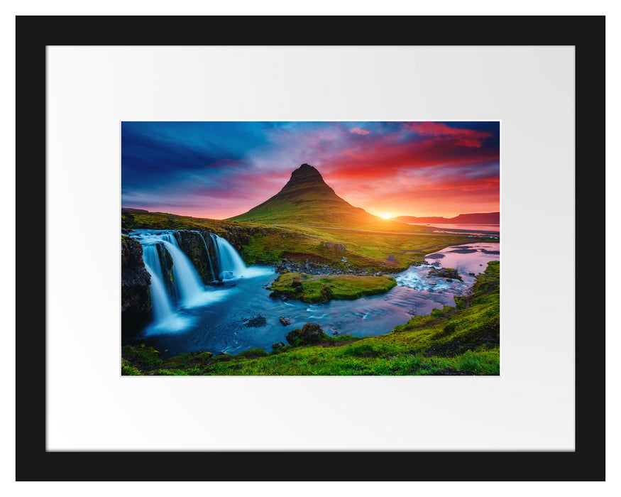 Pixxprint Kirkjufell Vulkan im Sonnenuntergang, im Galerie-Passepartout Bilderrahmen