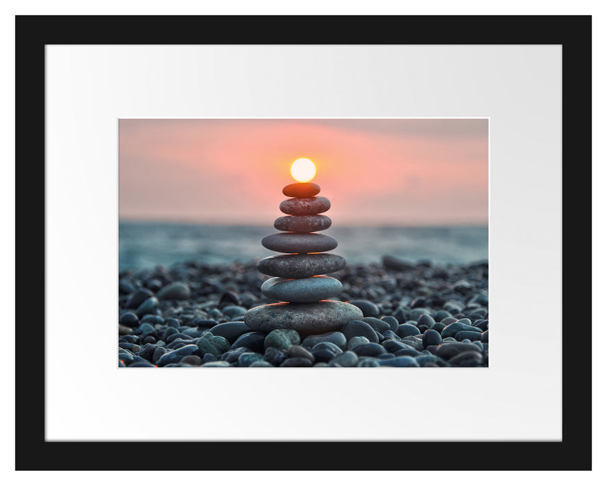 Pixxprint Kieselsteinpyramide im Sonnenuntergang, im Galerie-Passepartout Bilderrahmen