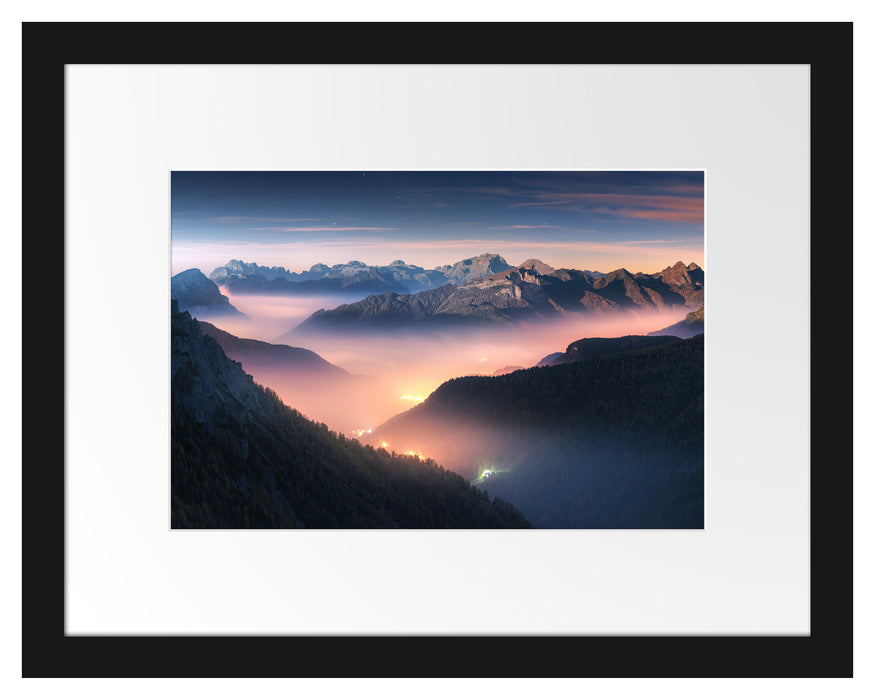 Pixxprint Leuchtender Nebel in Bergtälern, im Galerie-Passepartout Bilderrahmen