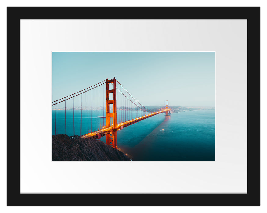 Pixxprint Golden Gate Bridge in der Abenddämmerung, im Galerie-Passepartout Bilderrahmen