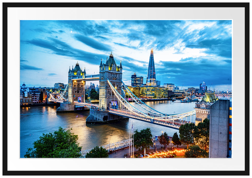 Beleuchtete Tower Bridge am Abend Passepartout Rechteckig 100