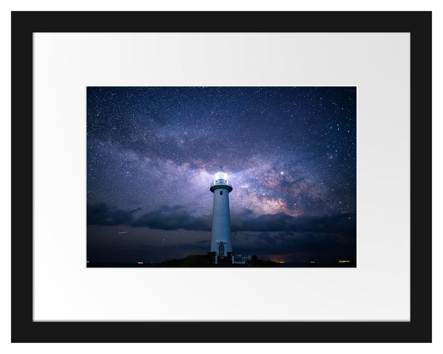 Pixxprint Leuchtturm in klarer Sternennacht, im Galerie-Passepartout Bilderrahmen