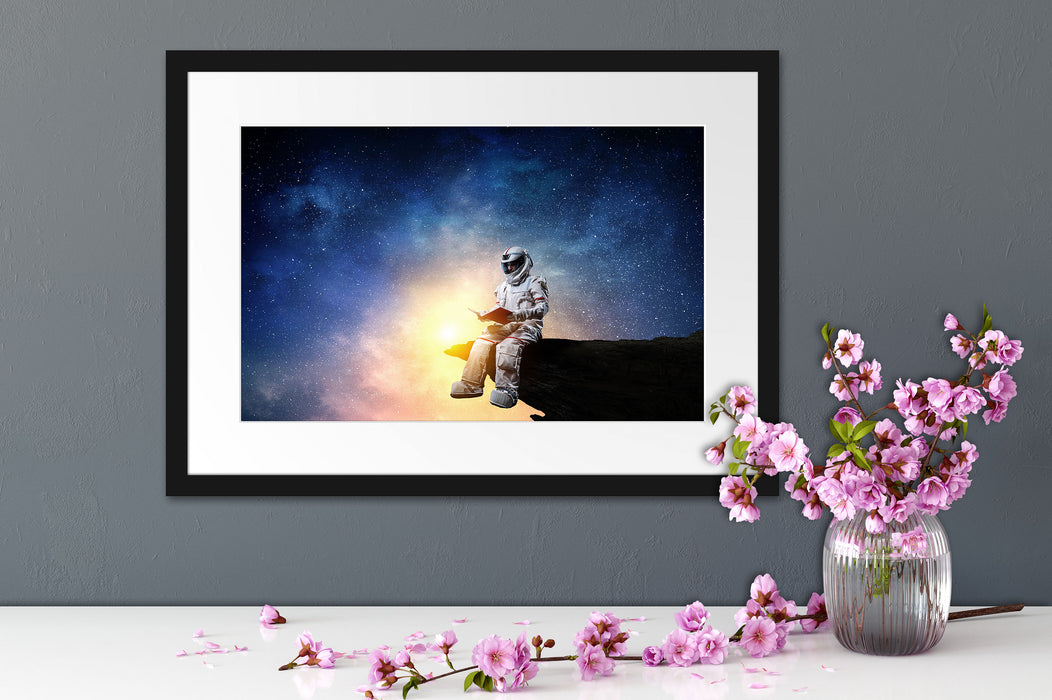 Lesender Astronaut auf Vorsprung vor Galaxie Passepartout Detail Rechteckig
