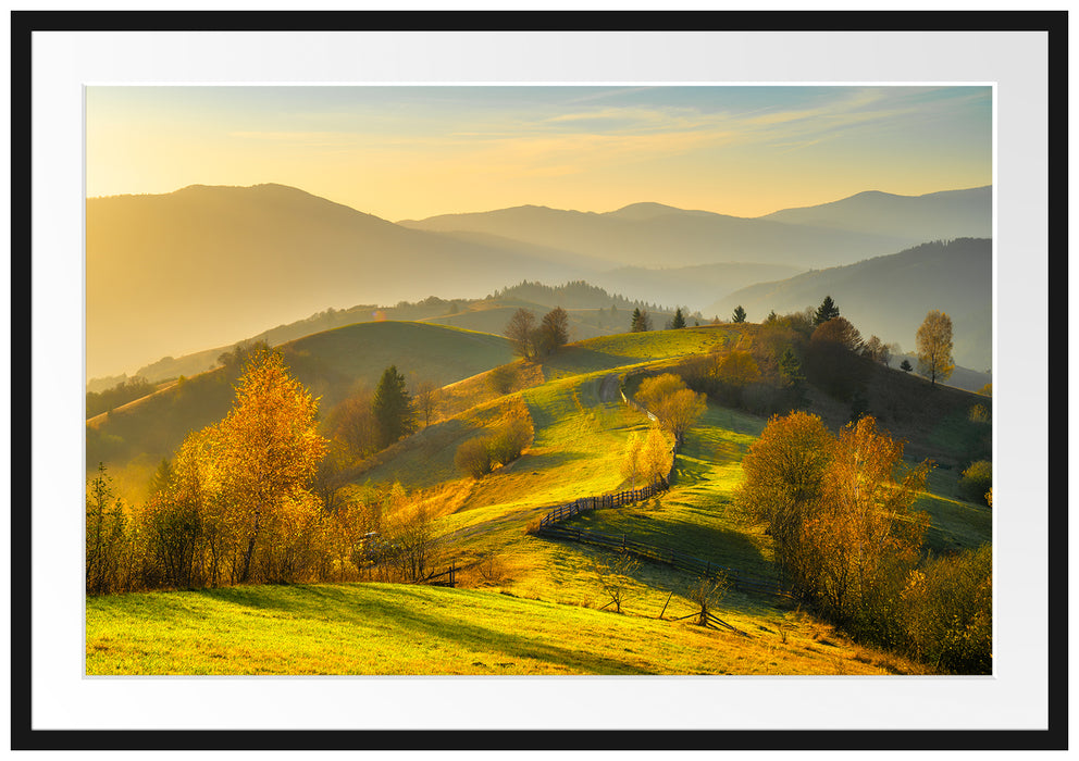 Hügelige Herbstlandschaft bei Sonnenuntergang Passepartout Rechteckig 100