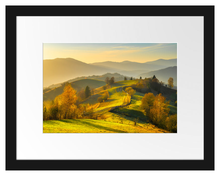Pixxprint Hügelige Herbstlandschaft bei Sonnenuntergang, im Galerie-Passepartout Bilderrahmen