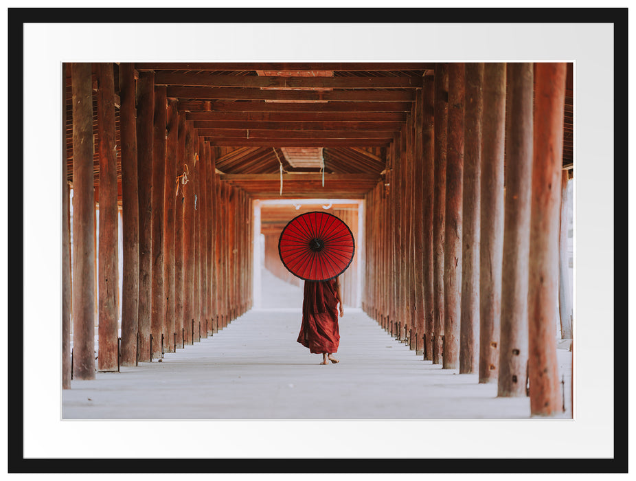 Mönch mit rotem Schirm im Tempelgang Passepartout Rechteckig 80