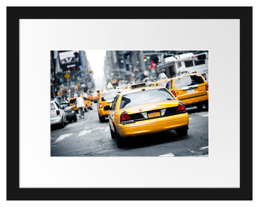 Pixxprint Gelbe Taxis am Times Square in New York, im Galerie-Passepartout Bilderrahmen