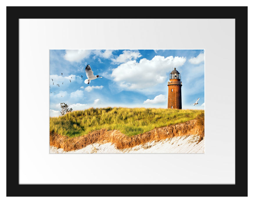 Pixxprint Möwen fliegen am Meer vor Leuchtturm, im Galerie-Passepartout Bilderrahmen