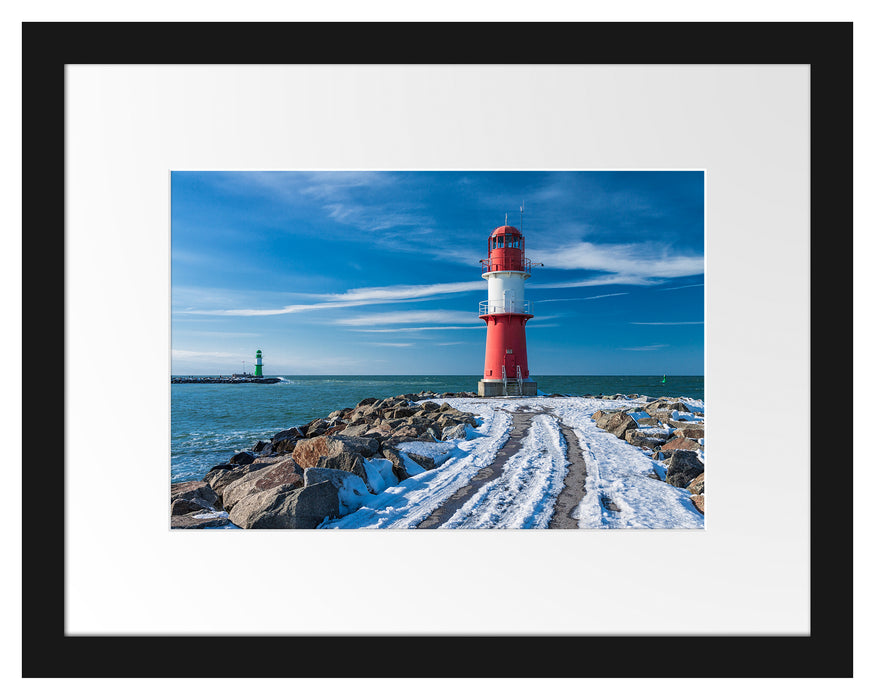 Pixxprint Molentürme in Warnemünde im Winter, im Galerie-Passepartout Bilderrahmen