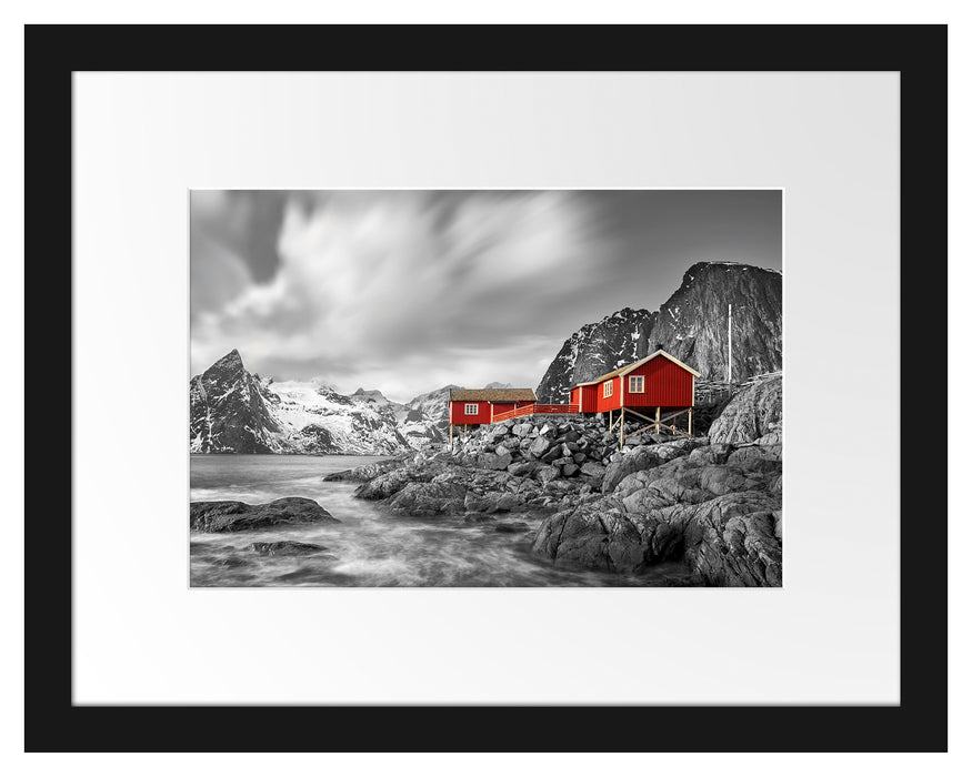 Pixxprint Einsames rotes Haus am Meer in Norwegen B&W Detail, im Galerie-Passepartout Bilderrahmen