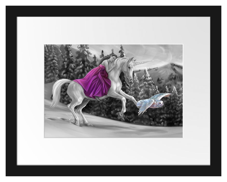 Pixxprint Mädchen reitet auf Einhorn im Winter B&W Detail, im Galerie-Passepartout Bilderrahmen