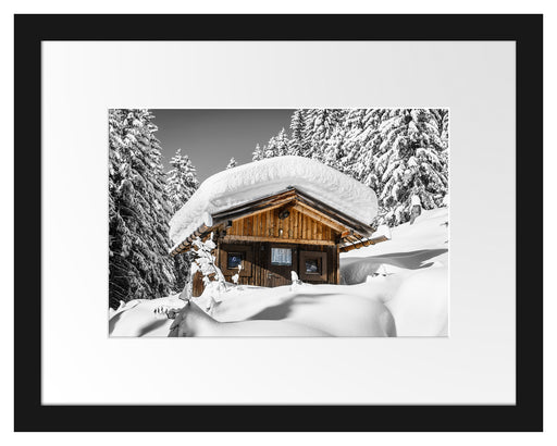 Verschneite Skihütte in Alpenwald B&W Detail Passepartout Rechteckig 30