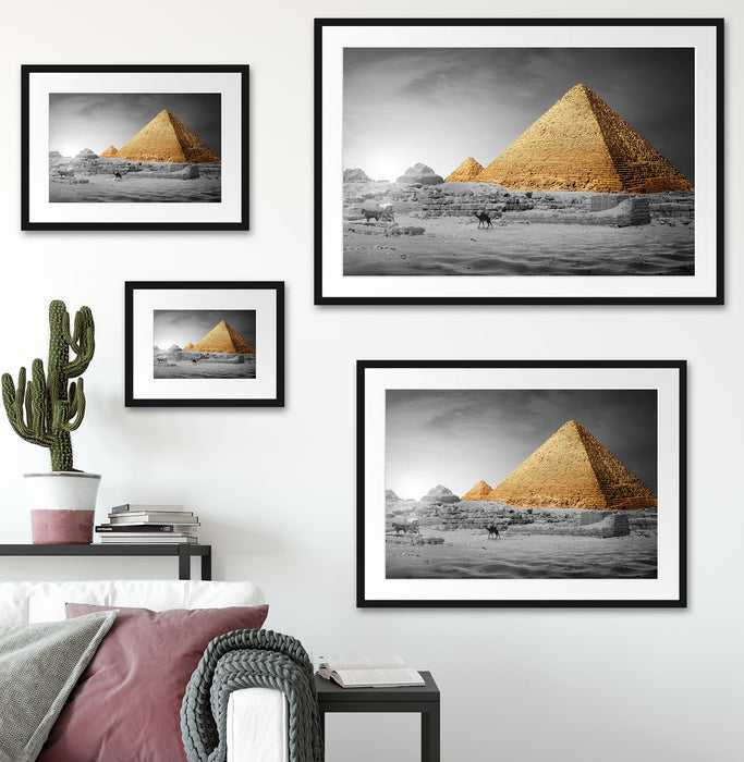 Pyramiden in Ägypten bei Sonnenuntergang B&W Detail Passepartout Wohnzimmer Rechteckig
