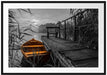 Bootssteg am See bei Sonnenuntergang B&W Detail Passepartout Rechteckig 100