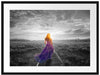 Frau auf Schienen bei Sonnenuntergang B&W Detail Passepartout Rechteckig 80