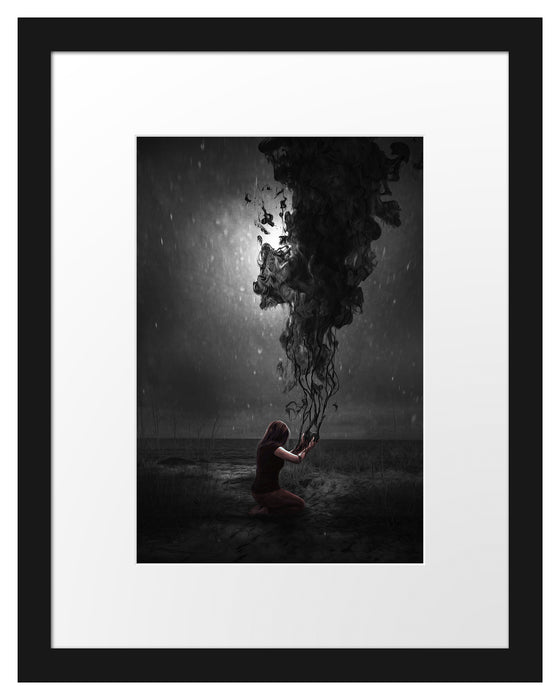 Pixxprint Kniende Frau mit dunklen Dämonen B&W Detail, im Galerie-Passepartout Bilderrahmen