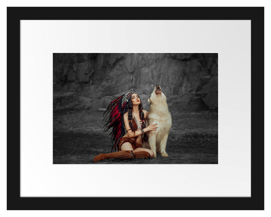 Pixxprint Indianische Frau und heulender Wolfshund B&W Detail, im Galerie-Passepartout Bilderrahmen