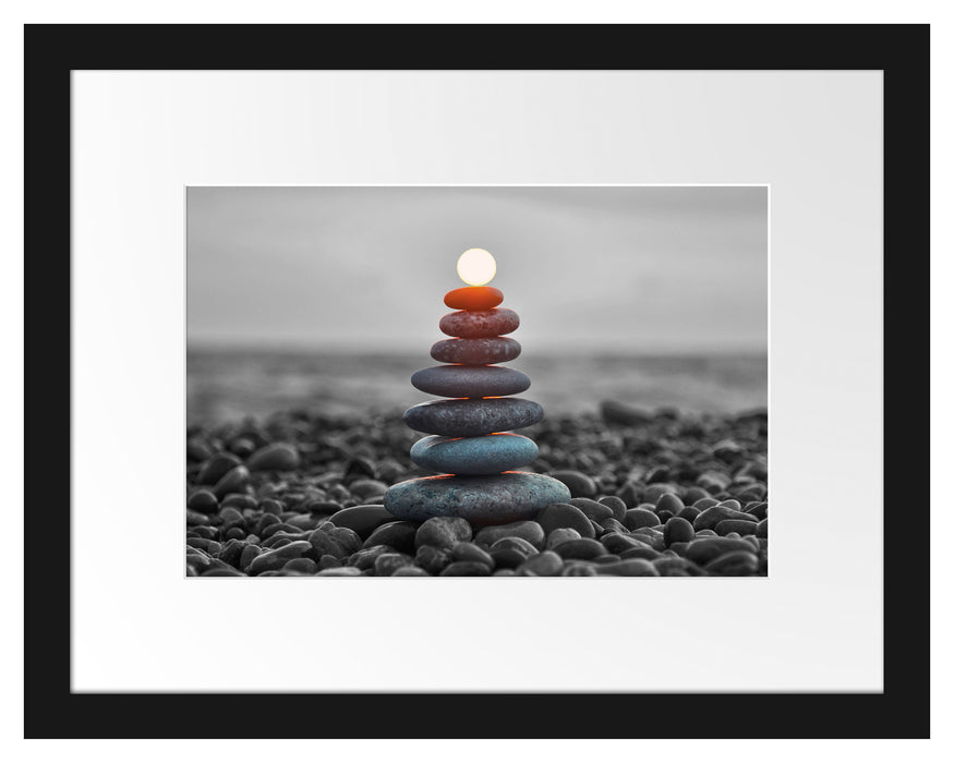 Pixxprint Kieselsteinpyramide im Sonnenuntergang B&W Detail, im Galerie-Passepartout Bilderrahmen